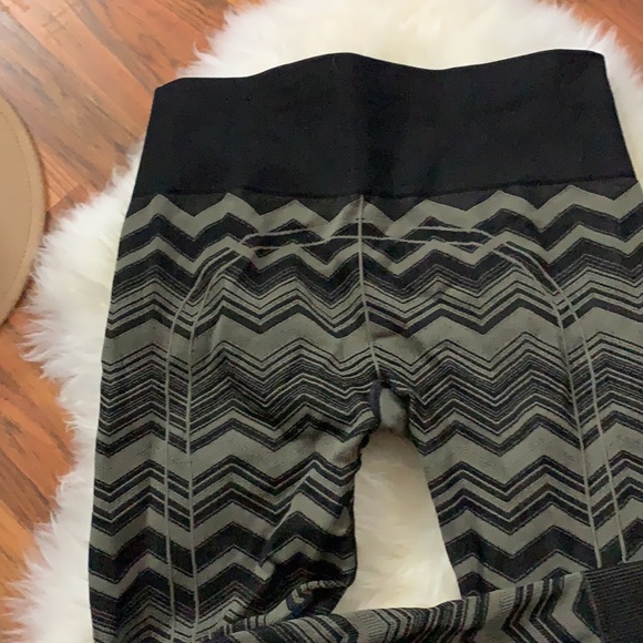 Unique lulu leggings - Picture 3 of 6